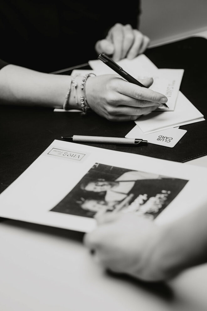 Prospekte & Hände der Sôha People